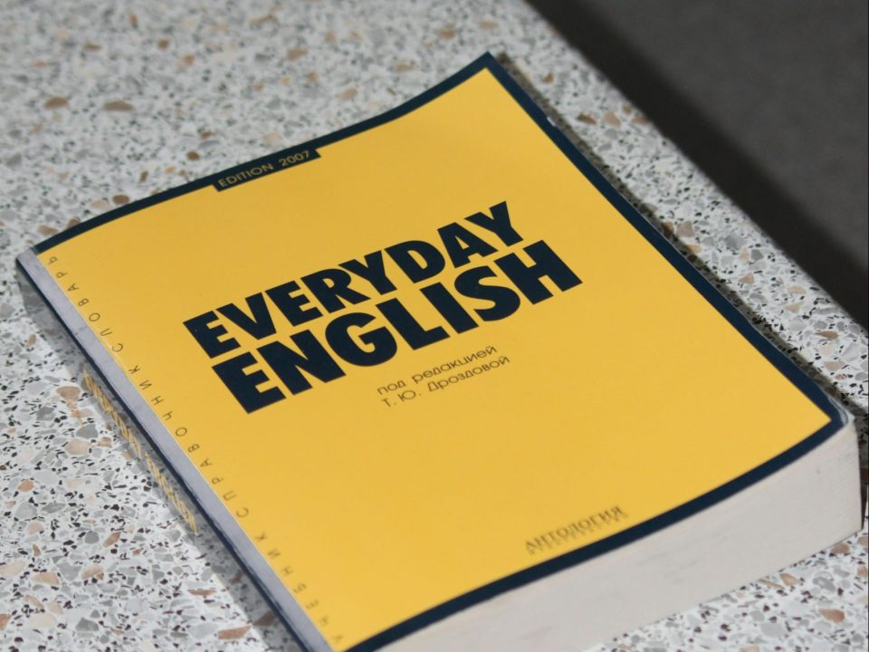 Para facilitar la escritura correcta del inglés, la Vicerrectoría de Tecnologías de la Información compró mil licencias académicas de la aplicación Grammarly para el uso de los y las investigadoras de la Universidad.